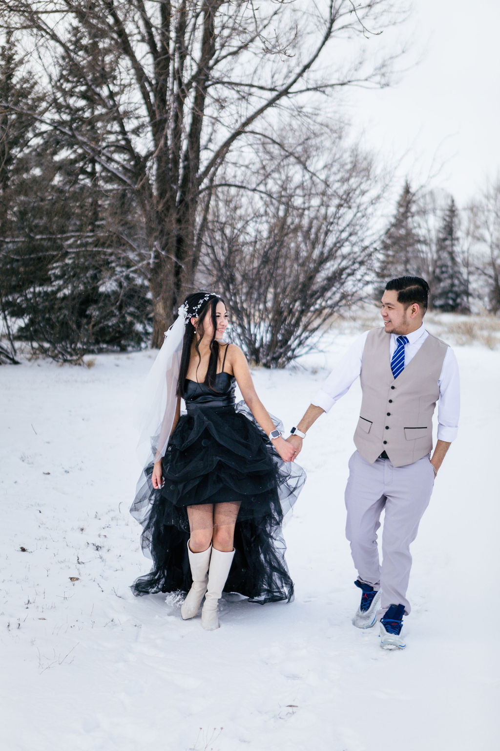 Winter Intimate Courthouse Wedding in Wyoming