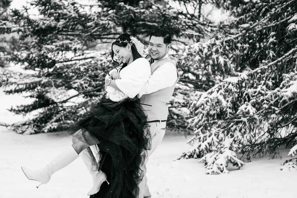 Winter Intimate Courthouse Wedding in Wyoming